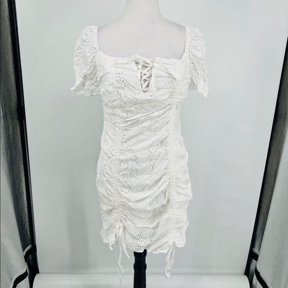 White Broderie Anglaise Lace Short Sleeve Square Neck Ruched Bodycon Mini Dress - Picture 15 of 16